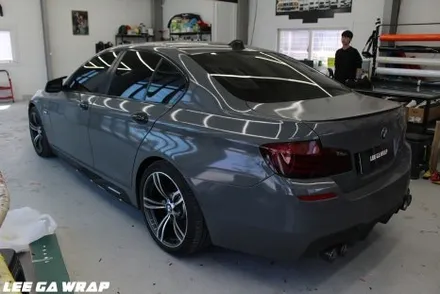 BMW 5시리즈 전체 제거 및 전체재시공! 화이트골드펄색상으로 김포이가랩에서 깔끔하게 시공완료 / 경기 김포 통진