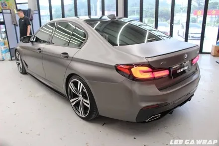 BMW 5시리즈 전체랩핑 재시공! 브루클린그레이! 순정느낌의 완벽한 고광택! / 경기 김포 통진