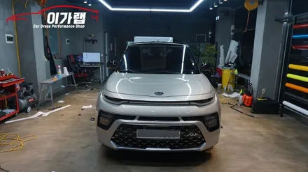 기아 신형 쏘울부스터 미래에서온듯한 디자인!! 루프스킨&포인트랩핑 김포이가랩에서 깔끔시공!!!! / 경기 김포 통진