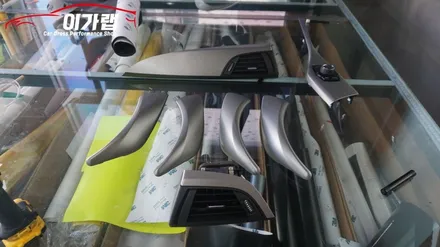 BMW 118D 실내 하이글로시에서 3M2080티타늄브러쉬 로 탈바꿈! 김포 이가랩 에서 [김포랩핑][실내랩핑][전체랩핑][김포랩핑샵] / 경기 김포 통진