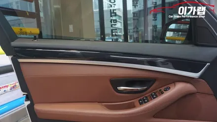 BMW5시리즈 M550D 하이글로시에서 3M1080 티타늄브러쉬로 탈바꿈 실내랩핑 이가랩 에서~ [김포랩핑][김포실내랩핑][BMW실내랩핑][인천랩핑][일산랩핑] / 경기 김포 통진