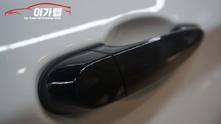BMW 118D 손잡이 블랙유광 재시공 & 그릴안쪽스트럿바 랩핑! 김포 이가랩 에서~[김포랩핑][포인트랩핑][PPF][루프스킨][강서랩핑][인천랩핑] / 경기 김포 통진