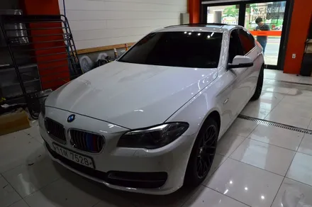대전 카스킨+오렌지 카스킨+BMW 520d+루프스킨+글로스 블랙+뒷범퍼 디퓨저 부분랩핑+사틴블랙 / 대전 유성구 원신흥동