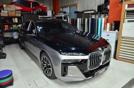 대전 카스킨 + 오렌지 카스킨 + BMW + G70 740i + 듀오톤 시공 + BBWRAP PET Piano Black RF002 / 대전 유성구 원신흥동