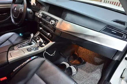 대전 카스킨+오렌지 카스킨+BMW 5시리즈 F10+실내랩핑+3M 1080-BR230 Brushed Titanim / 대전 유성구 원신흥동