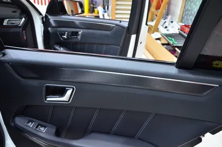 대전 카스킨+오렌지 카스킨+벤츠 E350+실내랩핑+Brushed Black Metallic / 대전 유성구 원신흥동