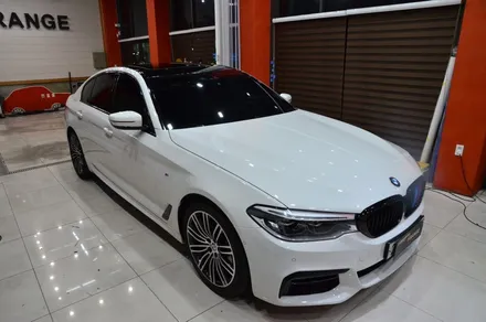 대전 카스킨+오렌지 카스킨+BMW G30 520d+루프스킨+유광블랙 / 대전 유성구 원신흥동