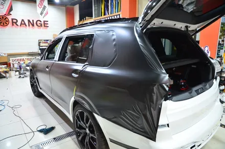 대전 카스킨 + 오렌지 카스킨 + 전체 랩핑 + BMW + X7 M50i + 에이버리 슈프림(AVERY DENNISON)사틴블랙 + Satin Black / 대전 유성구 원신흥동