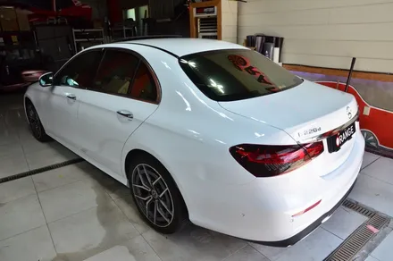 대전카스킨 + 오렌지카스킨 + 랩핑 + 전체랩핑 + Mercedes-Benz(벤츠) + E220D +에이버리 슈프림(AVERY DENNISON) 글로스화이트(Gloss White) / 대전 유성구 원신흥동