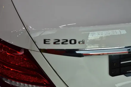 대전 카스킨+오렌지 카스킨+벤츠 E220d+루프스킨+유광블랙 / 대전 유성구 원신흥동