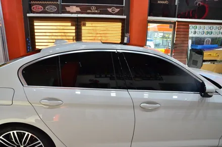 대전 카스킨+오렌지 카스킨+BMW G30 520d+루프스킨+유광블랙 / 대전 유성구 원신흥동