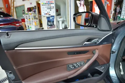 대전 카스킨+오렌지 카스킨+BMW G30 530i+3M-MX12 매트릭스블랙+실내랩핑 / 대전 유성구 원신흥동