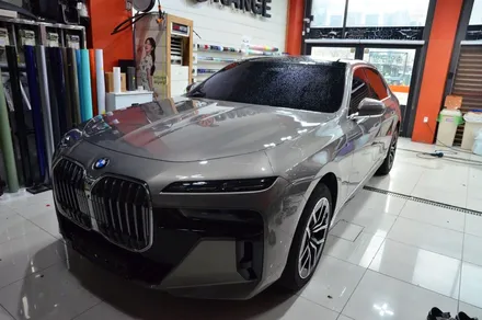 대전 카스킨 + 오렌지 카스킨 + BMW + G70 740i + 듀오톤 시공 + BBWRAP PET Piano Black RF002 / 대전 유성구 원신흥동