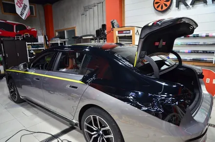 대전 카스킨 + 오렌지 카스킨 + BMW + G70 740i + 듀오톤 시공 + BBWRAP PET Piano Black RF002 / 대전 유성구 원신흥동