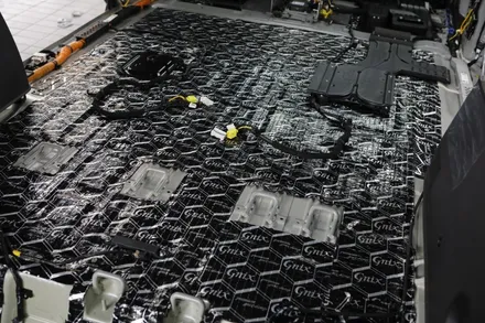 카니발 7인승 대리석 바닥 블랙 시공하고 차박 캠핑 떠나요