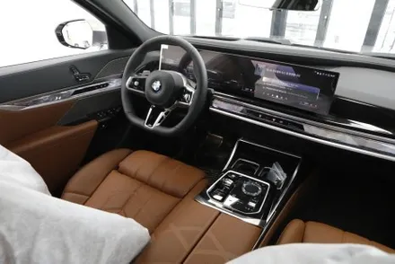 솔라가드 LX 입은 BMW 기함 740i 모습 살펴보기