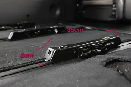 카니발 3열 탈거 레일 장착해야 차박 캠핑 가능하죠.(4세대 9인승 전용) 구조변경 승인 가능한 3열 탈부착 레일 작업