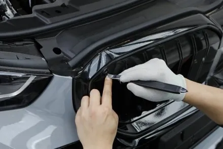BMW i5 키드니그릴 랩핑 아이코닉글로우 크롬죽이기 작업