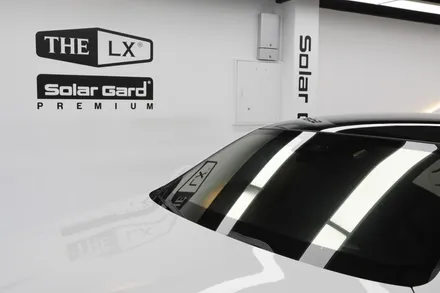 bmw G60 520i 솔라가드 보그 썬팅 헬로오토 에서 했어요.