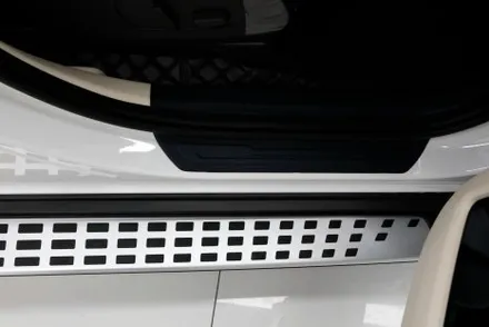인천 카니발 순정 사이드스텝 튜온 그래비티 엑스라인 전용 무광블랙 완벽 장착기!