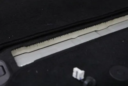 카니발 3열 탈거 레일 장착해야 차박 캠핑 가능하죠.(4세대 9인승 전용) 구조변경 승인 가능한 3열 탈부착 레일 작업
