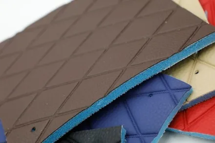 카니발 모빌하임 모노륨 매트 시공 바닥 전체 방음 작업까지 함께 했어요.