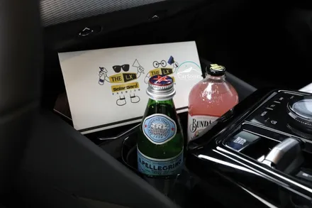 bmw G60 520i 솔라가드 보그 썬팅 헬로오토 에서 했어요.