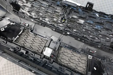 인천 그랑콜레오스 프리미엄 그릴망 일명 육각형 벌집그릴망 시공으로 소중한 차량을 보호하세요
