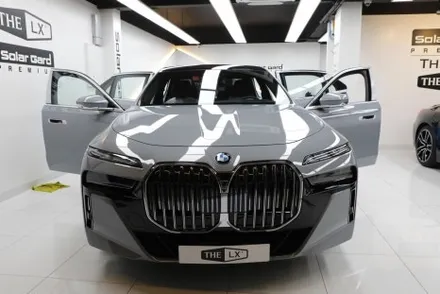 부천 BMW 전시장 에서 출고한 740i 솔라가드 퀀텀 썬팅 했어요.(카슈타인)