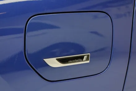 부천 썬팅 전문점 BMW 330e 솔라가드 LX 시공으로 여름 준비!