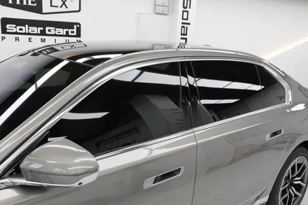 솔라가드 LX 입은 BMW 기함 740i 모습 살펴보기