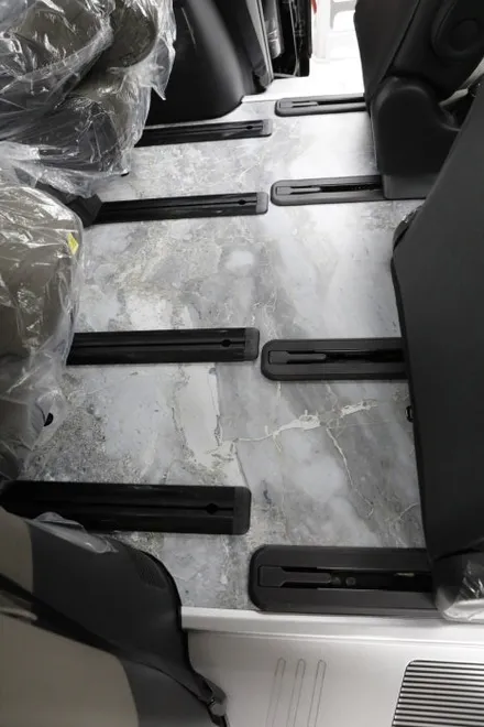 카니발 대리석 바닥 시공 완벽하게 작업 완료!