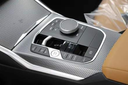 부천 썬팅 전문점 BMW 330e 솔라가드 LX 시공으로 여름 준비!