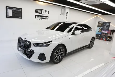 BMW 5시리즈그릴 랩핑(BMW아이코닉글로우)
