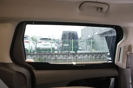 더 뉴 카니발 차박 필수품 허니콤 블라인드 설치로 프라이버시 완벽하게 보호
