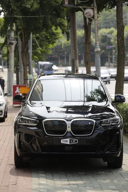 BMW iX3 더엘엑스 전면 40% 측,후면 25% 농도 시인성(솔라가드프리미엄)