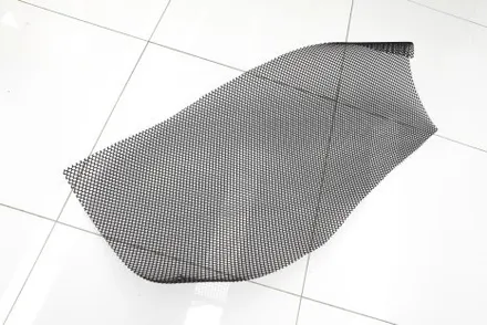 설명절 귀성길 고속도로 주행에서 차량을 지켜주는 카니발 프리미엄 그릴망 작업