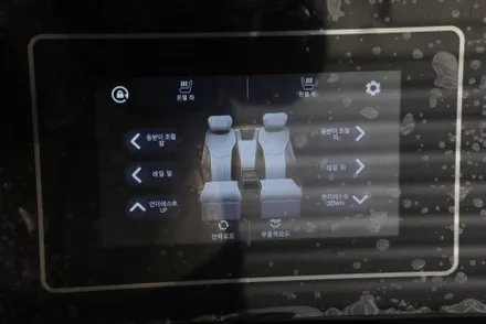 서초동 카니발 침대 시트 차박 캠핑의 끝판왕 회전 레일까지 더욱 완벽하게 설치했어요.(헬로오토)