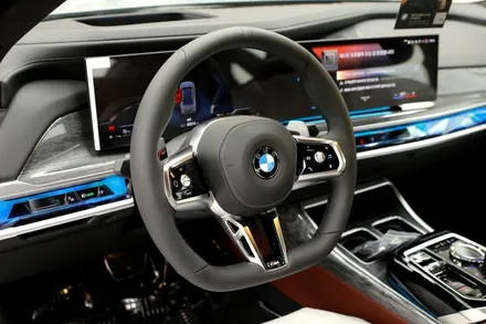 부천 BMW 전시장 에서 출고한 740i 솔라가드 퀀텀 썬팅 했어요.(카슈타인)