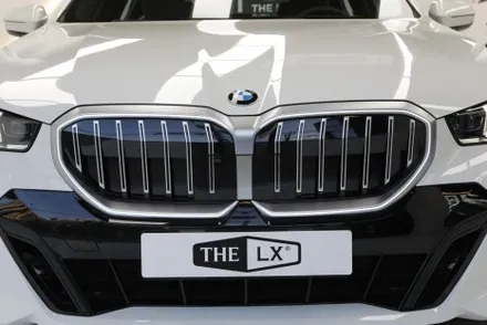 bmw G60 520i 솔라가드 보그 썬팅 헬로오토 에서 했어요.