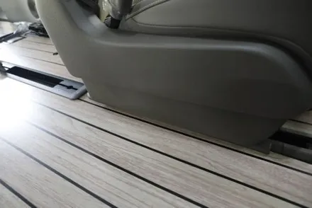 카니발 요트바닥 시공으로 실내 튜닝 완료(카슈타인 헬로오토)