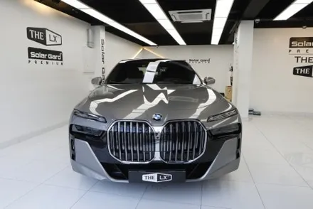 솔라가드 LX 입은 BMW 기함 740i 모습 살펴보기
