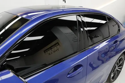 부천 썬팅 전문점 BMW 330e 솔라가드 LX 시공으로 여름 준비!