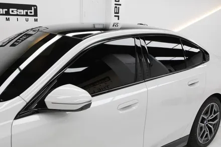 bmw i5 신차 출고 솔라가드 제니스ir 썬팅 전파간섭 걱정 없음(카슈타인)