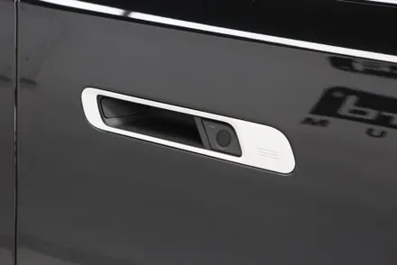 구로 랩핑 BMW 신형 7시리즈 크롬죽이기 멋지게 변신중