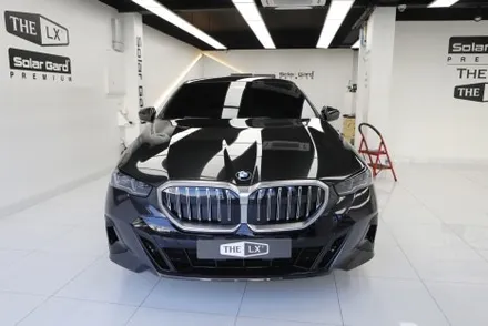 BMW 5시리즈 아이코닉글로우 랩핑(520i 530i 그릴랩핑)