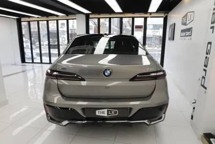 솔라가드 LX 입은 BMW 기함 740i 모습 살펴보기