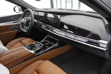 솔라가드 LX 입은 BMW 기함 740i 모습 살펴보기