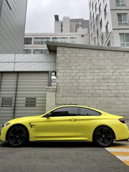 BMW F82 M4 전체랩핑 에이버리 엠뷸런스 옐로우 카스킨 / 서울 강서구 공항동