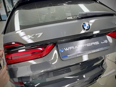 Bmw x7 블랙랩핑 강서구 크롬죽이기랩핑 실내ppf 시공으로 기스없이 / 서울 강서구 공항동
